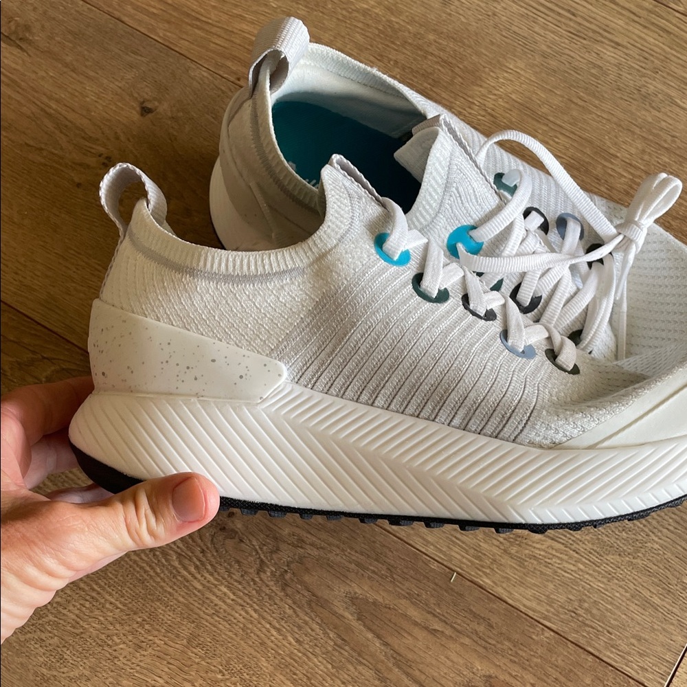 Allbirds White and Teal Athletic Sneakers - Picture 7 of 7